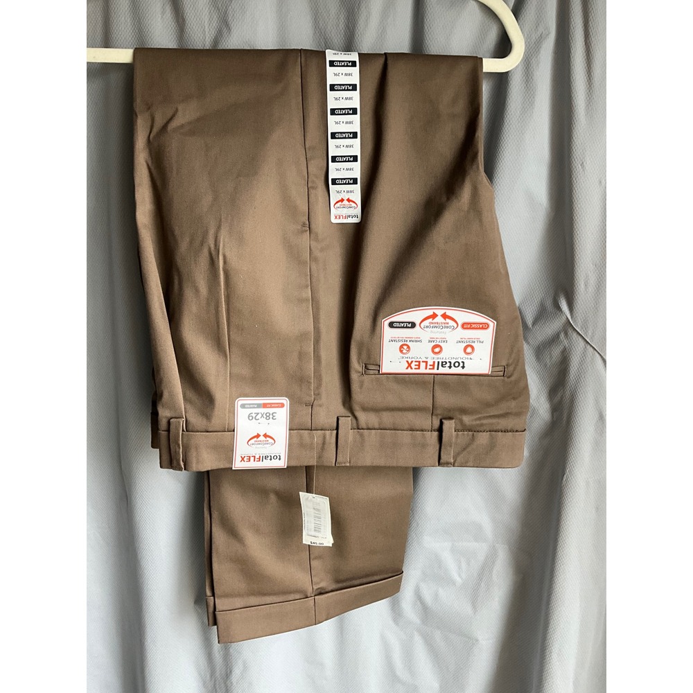 Roundtree & Yorke totalFLEX Pleated Dress Pants Mens 38x29 Classic Fit Brown